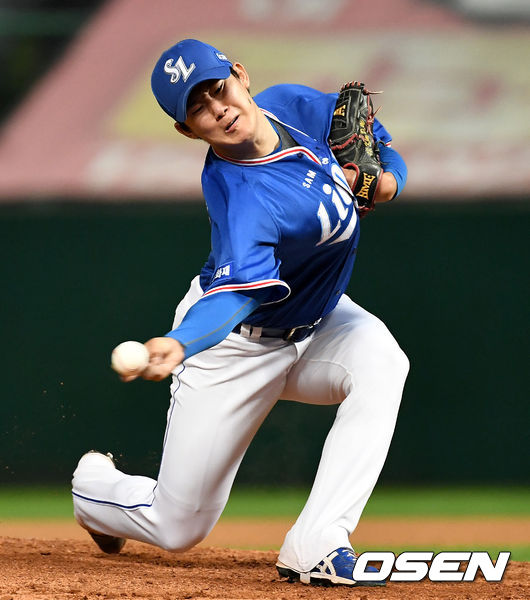 7회말 마운드에 오른 삼성 투수 김대우가 힘차게 공을 뿌리고 있다. /dreamer@osen.co.kr
