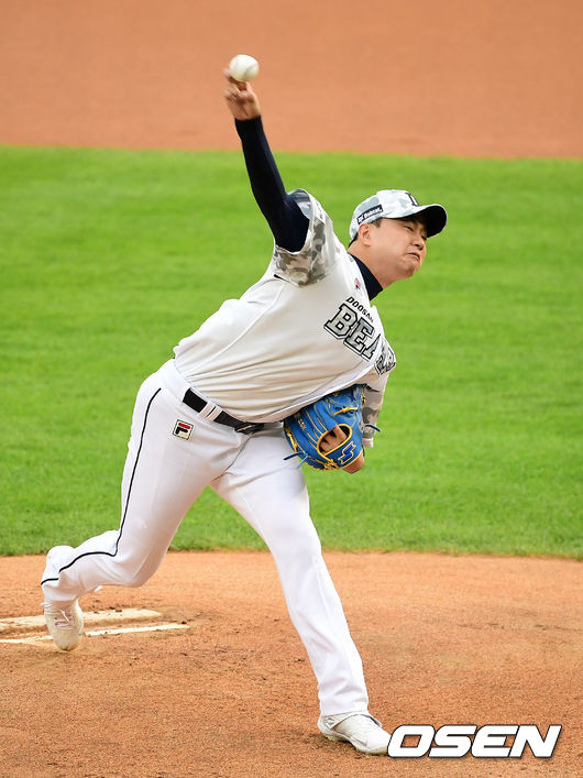 1회초 두산 이영하가 역투하고 있다. /jpnews@osen.co.kr