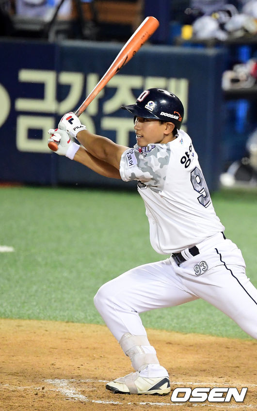 7회말 2사 2루에서 두산 양찬열이 1타점 적시 2루타를 날리고 있다. /jpnews@osen.co.kr