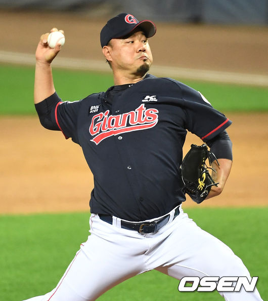 6회말 마운드에 오른 롯데 투수 송승준이 힘차게 공을 뿌리고 있다. /dreamer@osen.co.kr