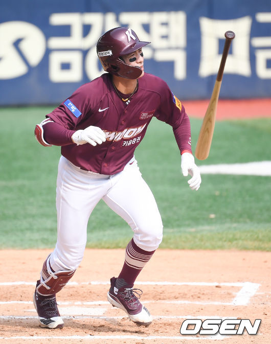 6회초 2사 키움 이정후가 솔로홈런을 날리고 있다 ./   soul1014@osen.co.kr