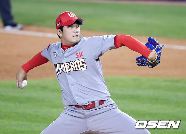 8회말 SK 서진용이 역투하고 있다. /youngrae@osen.co.kr