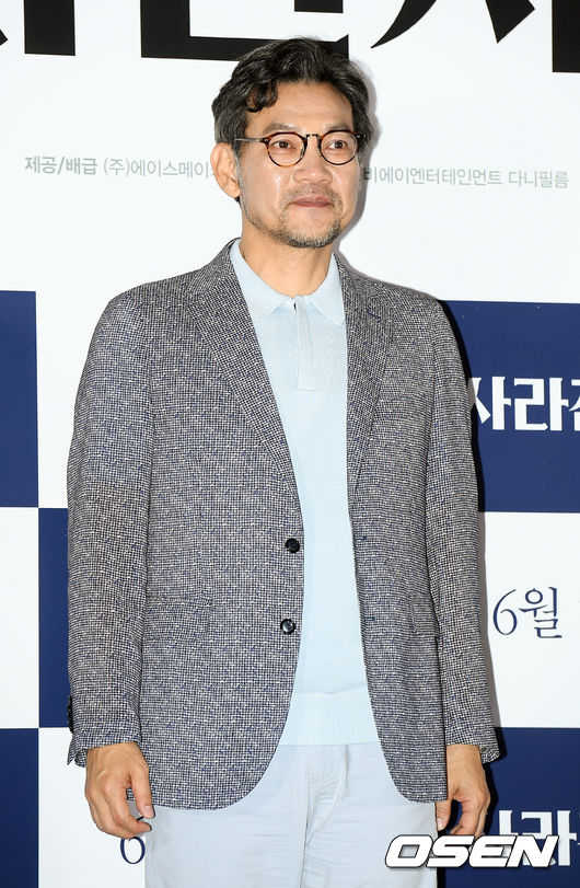 감독 정진영이 포즈를 취하고 있다. /cej@osen.co.kr