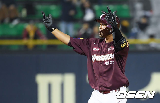 9회초 1사 1,2루 키움 허정협이 재역전 2타점 2루타를 날리고 세리머니를 하고 있다.  / soul1014@osen.co.kr