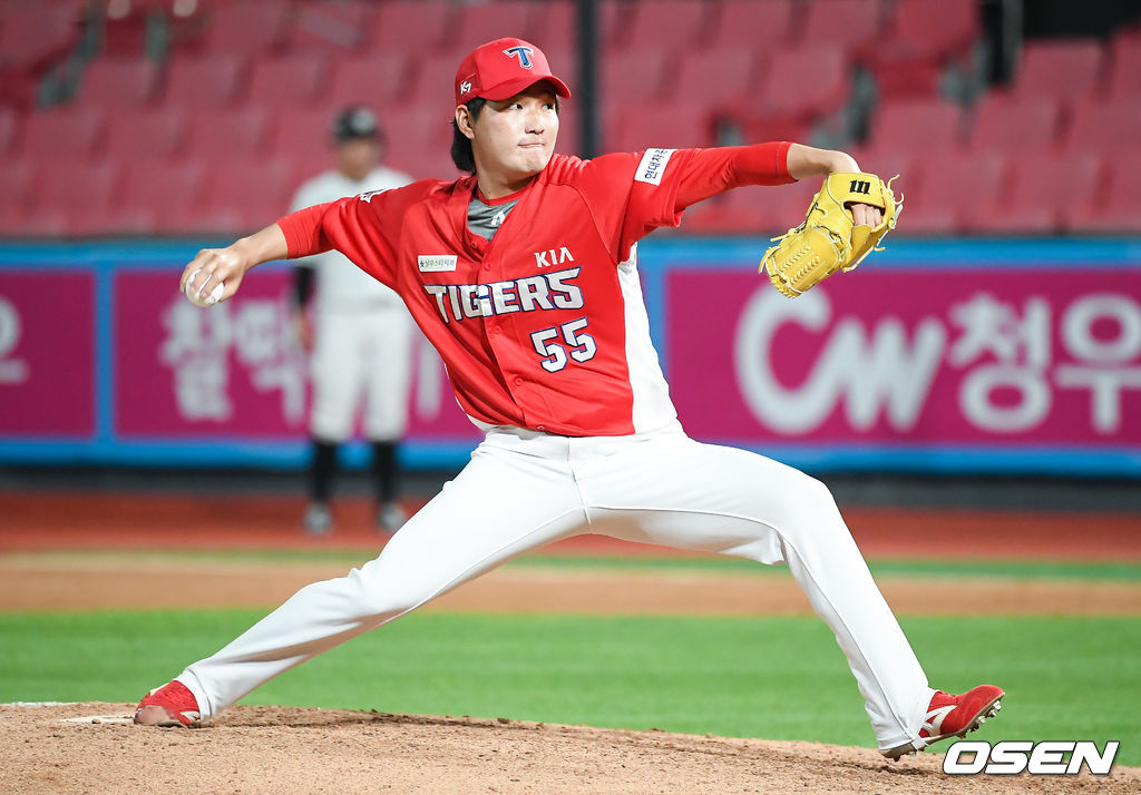 9일 오후 경기도 수원시 수원KT위즈파크에서 KBO리그 KT 위즈와 KIA 타이거즈의 경기가 진행됐다.8회말 KIA 전상현 투수가 역투하고 있다./    soul1014@osen.co.kr