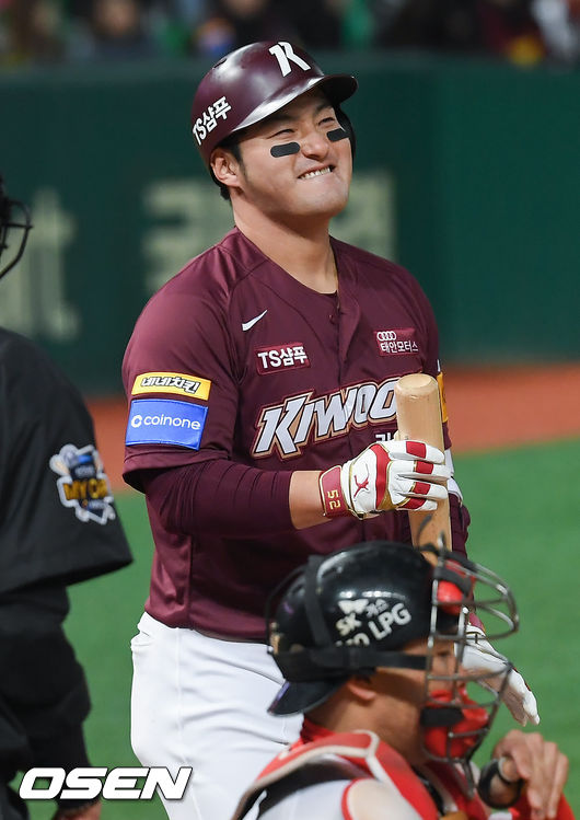 9회초 2사 1,2루 키움 박병호가 헛스윙 후 아쉬워하고 있다. /soul1014@osen.co.kr