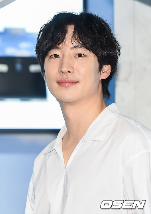 배우 이제훈이 포즈를 취하고 있다./ soul1014@osen.co.kr