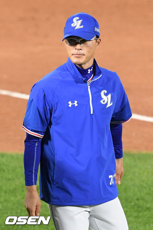 경기를 마치고 삼성 허삼영 감독이 퇴장하고 있다. / rumi@osen.co.kr