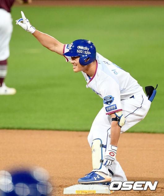 10일 대구 삼성라이온즈파크에서 ‘2020 신한은행 SOL KBO리그’ 삼성 라이온즈와 키움 히어로즈의 경기가 열렸다.6회말 2사 2루 이성규가 1타점 적시 2루타를 날린 뒤 세레모니를 하고 있다./ksl0919@osen.co.kr