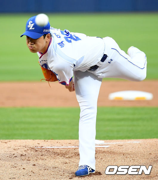 10일 대구 삼성라이온즈파크에서 ‘2020 신한은행 SOL KBO리그’ 삼성 라이온즈와 키움 히어로즈의 경기가 열렸다.1회초 삼성 선발투수 백정현이 마운드에 올라 힘차게 공을 뿌리고 있다./ksl0919@osen.co.kr