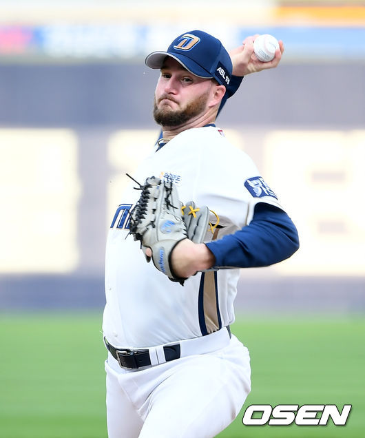 11일 창원NC파크에서 ‘2020 신한은행 SOL KBO리그’ NC 다이노스와 두산 베어스의 경기가 열린다.1회초 NC 선발투수 라이트가 마운드에 올라 힘차게 공을 뿌리고 있다./ksl0919@osen.co.kr
