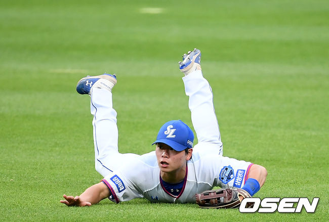 10일 대구 삼성라이온즈파크에서 ‘2020 신한은행 SOL KBO리그’ 삼성 라이온즈와 키움 히어로즈의 경기가 열렸다.2회초 2사 키움 김혜성의 타구를 삼성 박승규가 잡아내고 있다./ksl0919@osen.co.kr