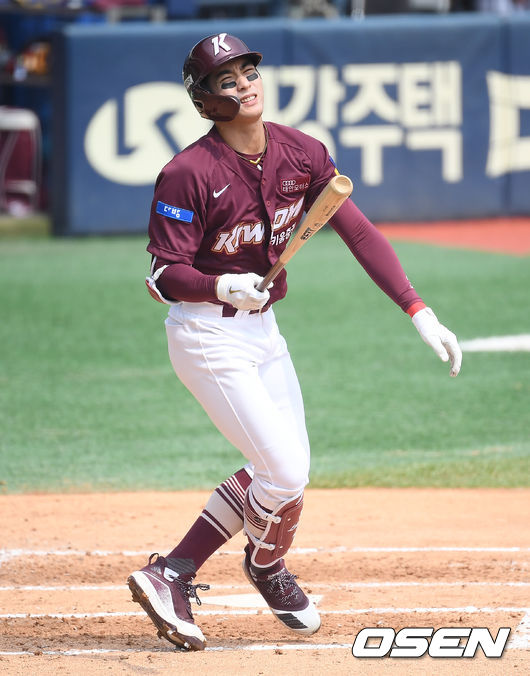 2회초 2사 1,2루 키움 이정후가 외야플라이를 날린뒤 아쉬워하고 있다./   soul1014@osen.co.kr