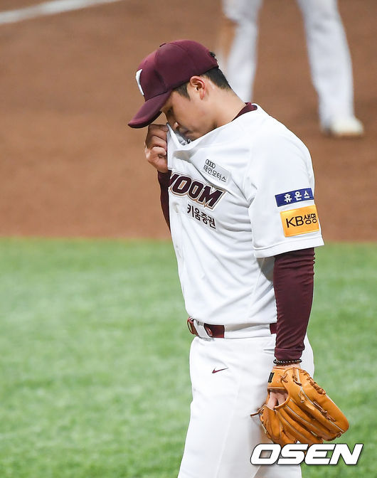 3회초 키움 선발투수 최원태가 강판되고 있다. /   soul1014@osen.co.kr
