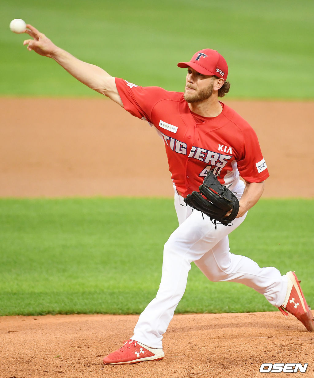KIA 선발 가뇽이 마운드 위에서 힘차게 공을 뿌리고 있다./ rumi@osen.co.kr