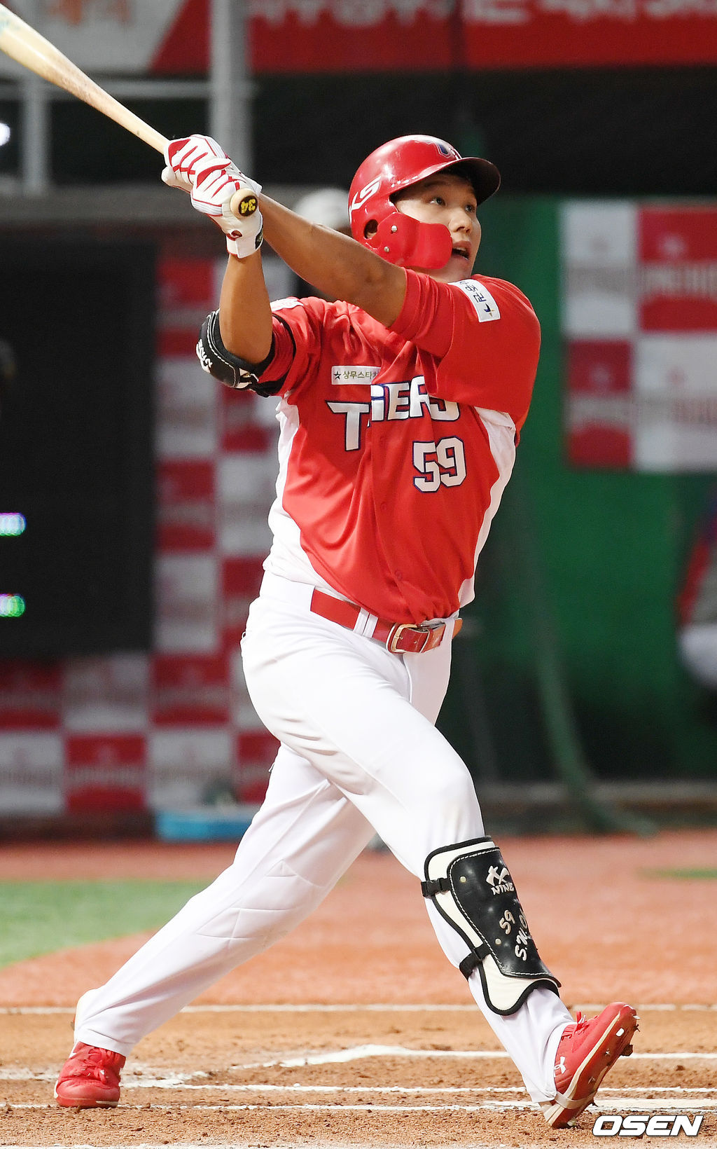 12일 오후 인천 SK행복드림구장에서 ‘2020 신한은행 SOL KBO리그’ SK 와이번스와 KIA 타이거즈의 경기가 열렸다.6회초 1사 주자 1루 KIA 오선우가 우월 재역전 투런 홈런을 날리고 있다./ rumi@osen.co.kr