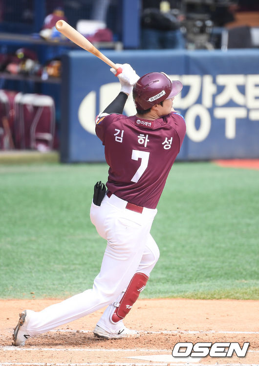 2회초 2사 1,3루 키움 김하성이 1타점 적시타를 날리고 있다./   soul1014@osen.co.kr