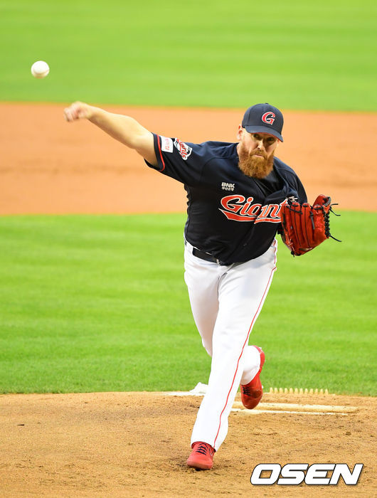 1회말 롯데 스트레일리가 역투하고 있다. /jpnews@osen.co.kr