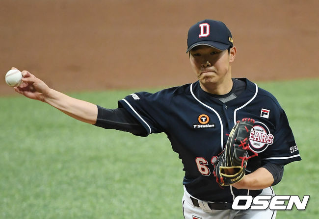 29일 오후 서울 구로구 고척스카이돔에서 키움 히어로즈와 두산 베어스가 연습경기를 진행했다.1회말 두산 선발투수 최원준이 역투하고 있다. /cej@osen.co.kr