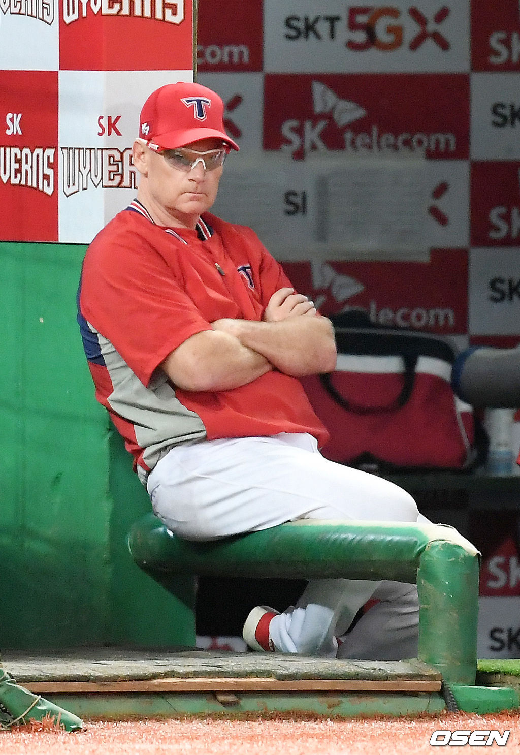 8회초 KIA 맷 윌리엄스 감독이 덕아웃 옆에서 경기를 주시하고 있다./ rumi@osen.co.kr