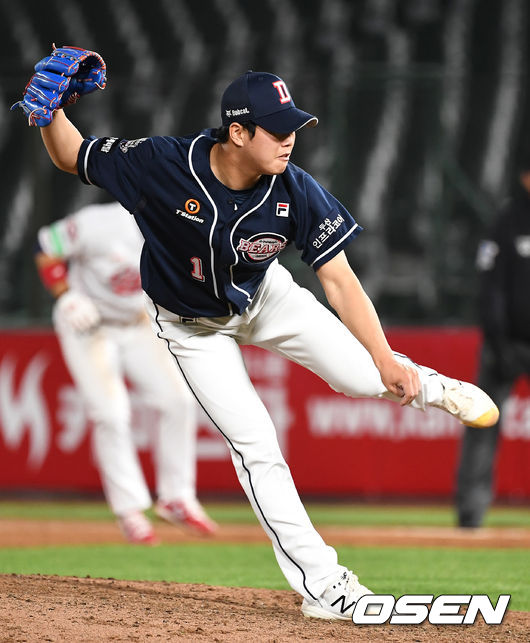 두산 투수 함덕주가 힘차게 공을 뿌리고 있다. / dreamer@osen.co.kr