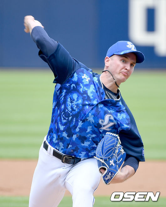 13일 대구 삼성라이온즈파크에서 ‘2020 신한은행 SOL KBO리그’ 삼성 라이온즈와 KT위즈의 더블헤더 1차전이 열렸다.1회초 삼성 선발투수 뷰캐넌이 마운드에 올라 힘차게 공을 뿌리고 있다./ksl0919@osen.co.kr