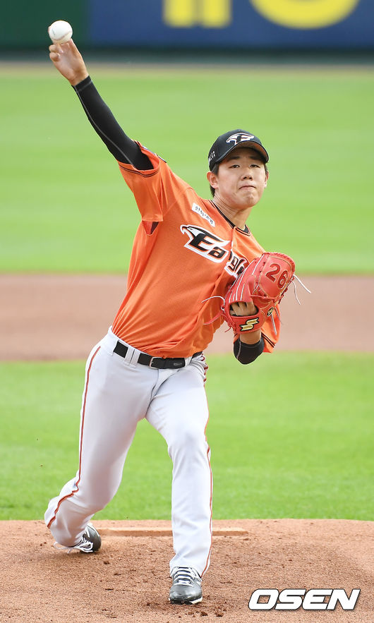 1회초 한화 한승주가 역투하고 있다. /youngrae@osen.co.kr 