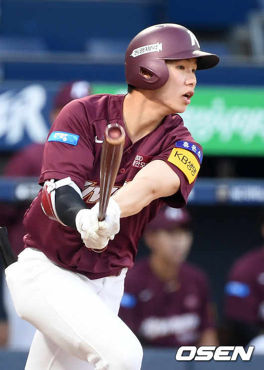 2회초 무사 주자 1루 키움 김혜성이 우익수 오른쪽 안타를 날리고 있다. / rumi@osen.co.kr