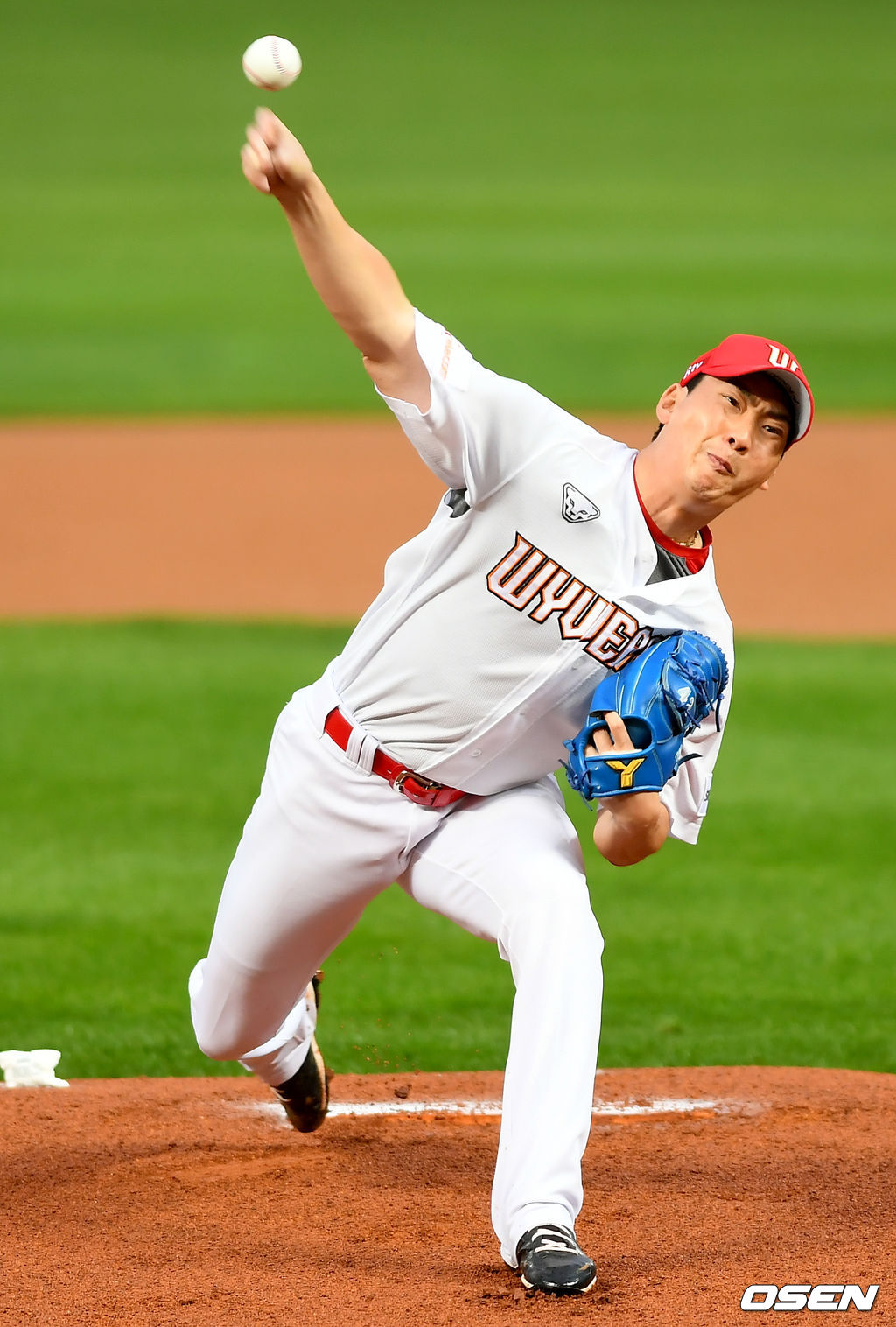 [OSEN=인천, 김성락 기자]SK 선발투수 문승원이 마운드에 올라 힘차게 공을 뿌리고 있다./ksl0919@osen.co.kr