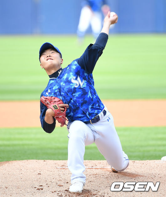 13일 대구 삼성라이온즈파크에서 ‘2020 신한은행 SOL KBO리그’ 삼성 라이온즈와 KT위즈의 더블헤더 2차전이 열렸다.1회초 삼성 선발투수 이승민이 마운드에 올라 힘차게 공을 뿌리고 있다./ksl0919@osen.co.kr