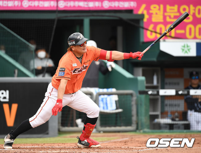 5회말 2사 한화 김태균이 안타를 때려내고 있다. /youngrae@osen.co.kr 