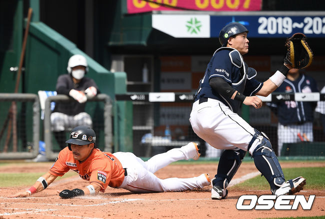 7회말 1사 1,2루 한화 이용규가 정은원의 안타때 득점을 올리고 있다. /youngrae@osen.co.kr 