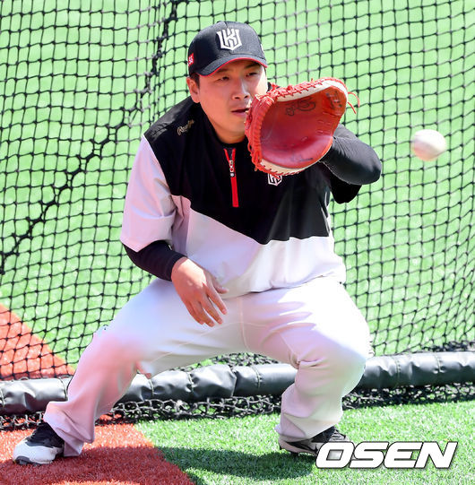 26일 오후 수원 KT위즈파크에서 KT 위즈의 자체훈련이 진행됐다.허도환이 훈련을 하고있다./ksl0919@osen.co.kr