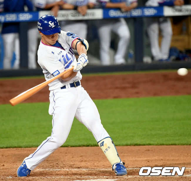 10일 대구 삼성라이온즈파크에서 ‘2020 신한은행 SOL KBO리그’ 삼성 라이온즈와 키움 히어로즈의 경기가 열렸다.6회말 2사 2루 이성규가 1타점 적시 2루타를 날리고 있다./ksl0919@osen.co.kr