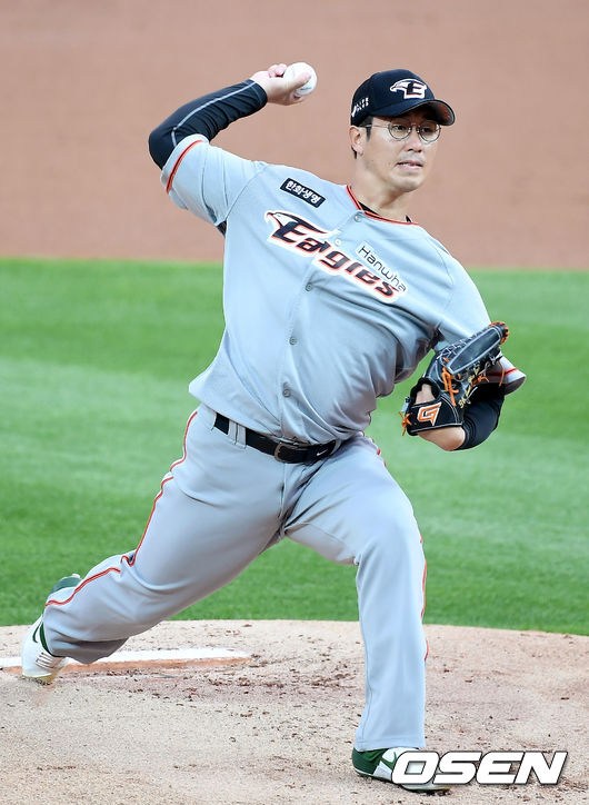 1회초말 한화 장민재가 역투하고 있다. /youngrae@osen.co.kr
