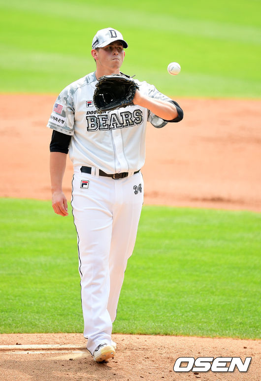 1회초 두산 플렉센이 2실점에 아쉬워하고 있다. /jpnews@osen.co.kr