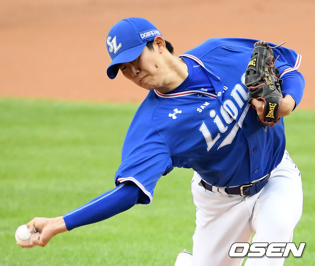 17일 오후 서울 잠실야구장에서 ‘2020 신한은행 SOL KBO리그’ 두산 베어스와 삼성 라이온즈의 경기가 열렸다.1회말 마운드에 오른 삼성 선발 김대우가 공을 뿌리고 있다. /cej@osen.co.kr
