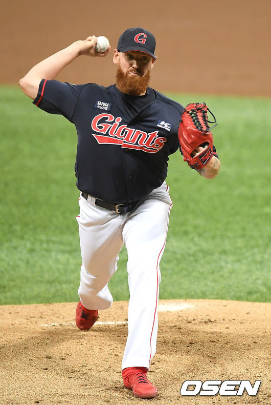 1회말 롯데 스트레일리가 역투하고 있다. /youngrae@osen.co.kr 