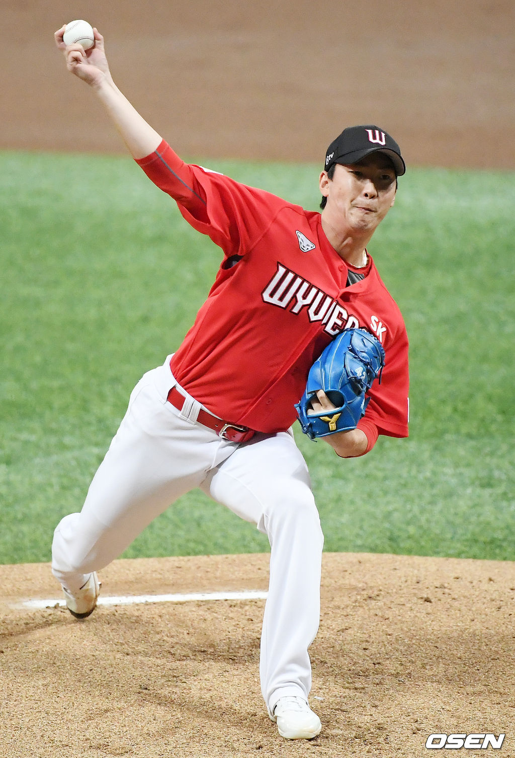 SK 선발 문승원이 힘차게 공을 뿌리고 있다./ rumi@osen.co.kr
