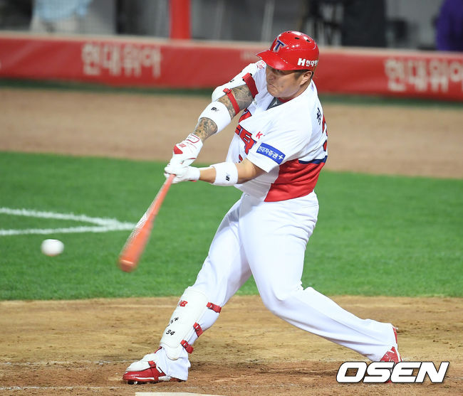 8회말 1사 1,2루 KIA 최형우가 역전 적시타를 때려내고 있다. /youngrae@osen.co.kr 