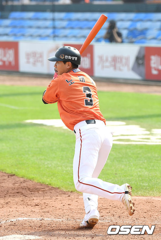 이로써 한화는 지난달 23일 창원 NC전부터 12일 대전 두산전까지 이어진 18연패에서 벗어났다. 지난 1985년 삼미가 기록한 KBO리그 역대 최다 타이 기록을 세웠지만 아시아 최초 19연패 불명예는 피했다. 9회말 2사 2,3루 한화 노태형이 끝내기 안타를 때려내고 있다. /youngrae@osen.co.kr