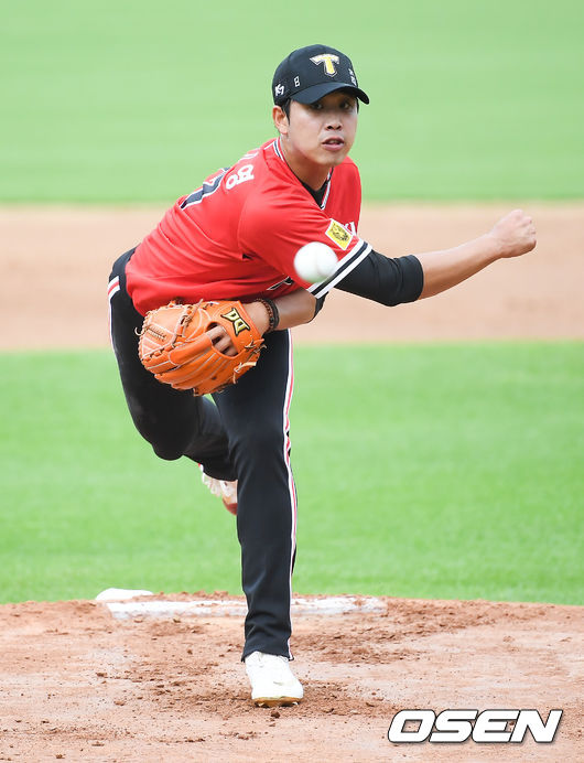 1회초 KIA 선발투수 임기영이 역투하고 있다./ soul1014@osen.co.kr