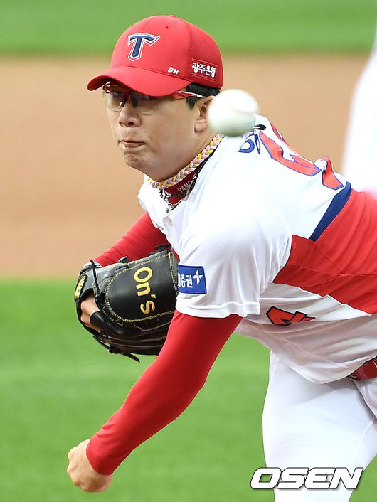KIA 선발 양현종이 힘차게 공을 뿌리고 있다. /dreamer@osen.co.kr