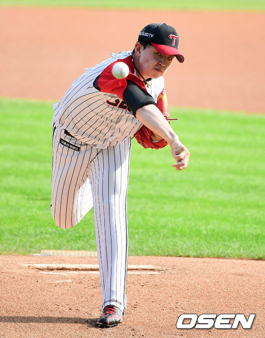 1회초 LG 이민호가 역투하고 있다. /jpnews@osen.co.kr