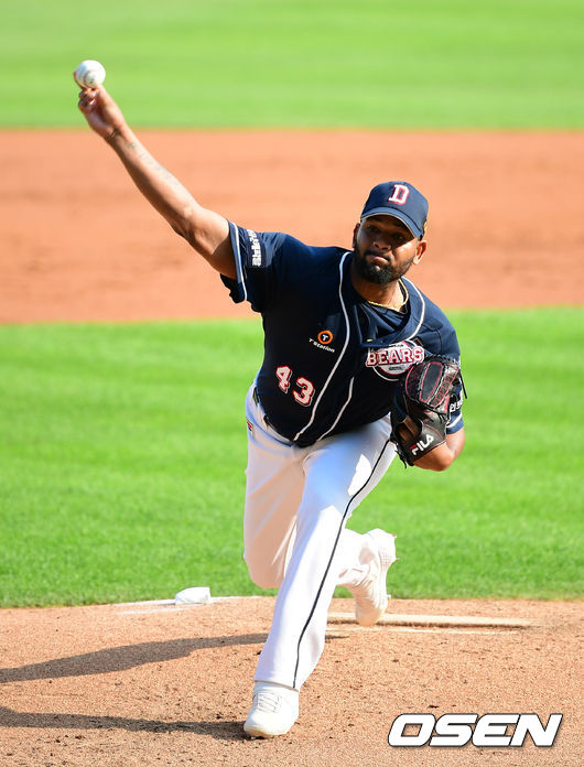 1회말 두산 알칸타라가 역투하고 있다. /jpnews@osen.co.kr