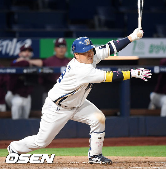 5회말 1사 주자 1,3루 NC 박석민이 우익수 오른쪽 1타점 적시타를 날리고 있다. / rumi@osen.co.kr