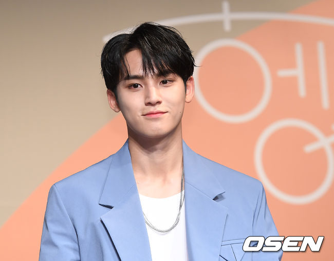 세븐틴 민규가 포토타임을 갖고 있다. /youngrae@osen.co.kr 