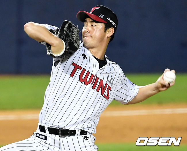 8회초 마운드에 오른 LG 투수 진해수가 힘차게 공을 뿌리고 있다./ dreamer@osen.co.kr