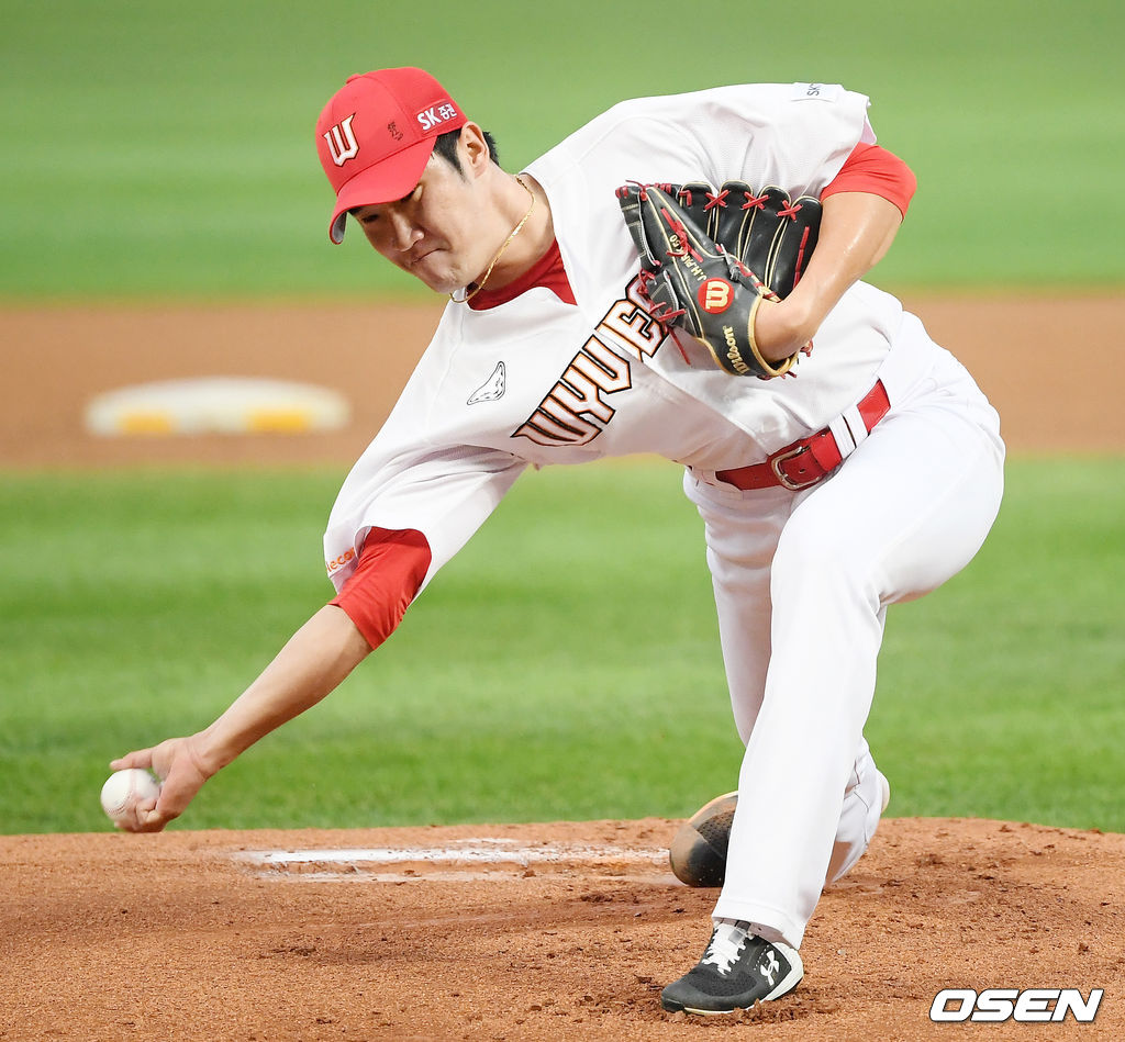 SK 선발 박종훈이 힘차게 공을 뿌리고 있다./ rumi@osen.co.kr