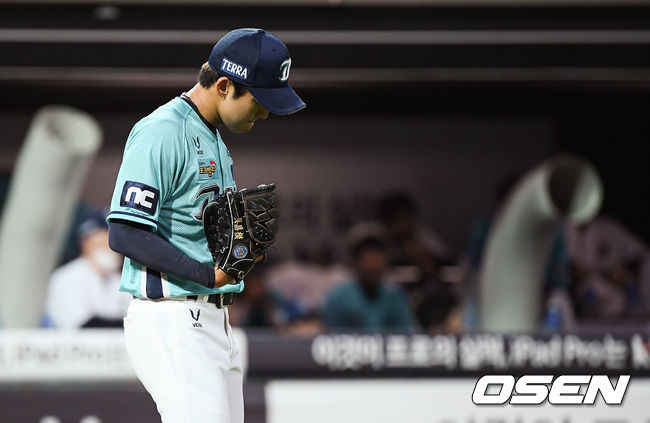 2회말 3실점 허용한 NC 선발투수 구창모가 아쉬워하고 있다.  /soul1014@osen.co.kr